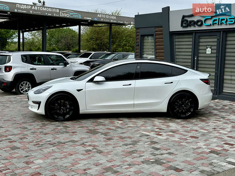 Седан Tesla Model 3 2021 в Виннице
