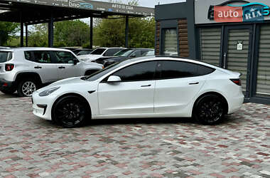 Седан Tesla Model 3 2021 в 