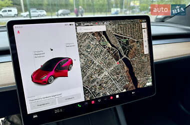 Седан Tesla Model 3 2021 в 