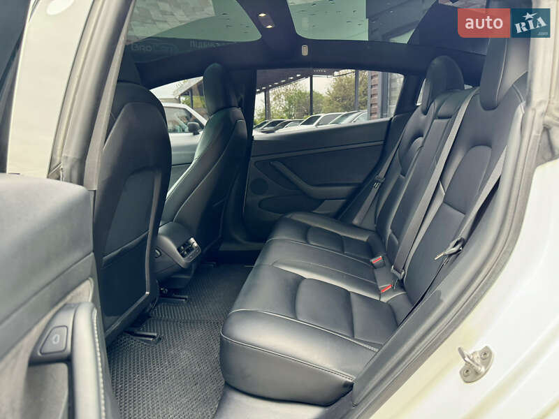 Седан Tesla Model 3 2021 в Виннице