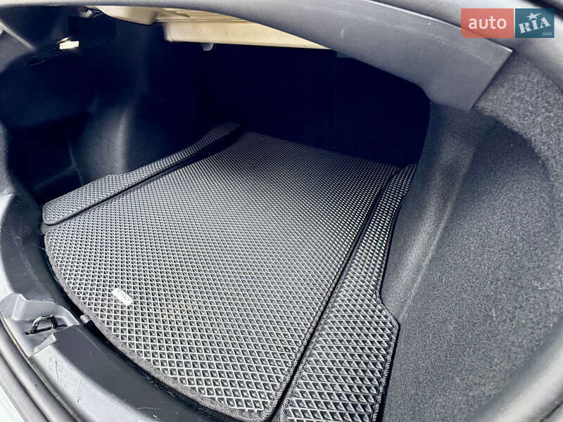 Седан Tesla Model 3 2021 в Виннице