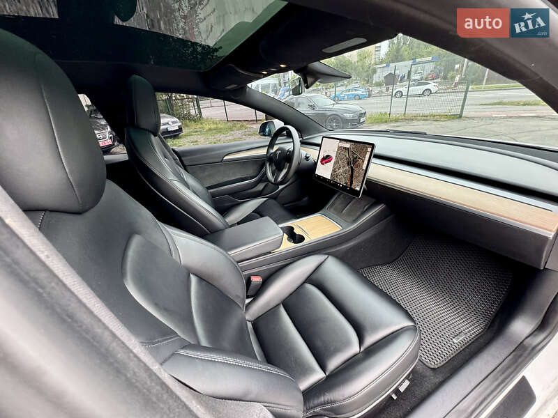 Седан Tesla Model 3 2021 в Виннице