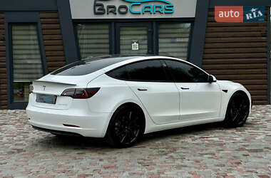 Седан Tesla Model 3 2021 в 