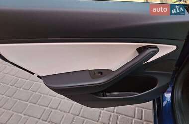 Седан Tesla Model 3 2019 в 