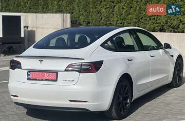 Седан Tesla Model 3 2022 в 