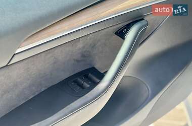 Седан Tesla Model 3 2022 в 