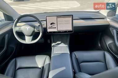 Седан Tesla Model 3 2022 в 