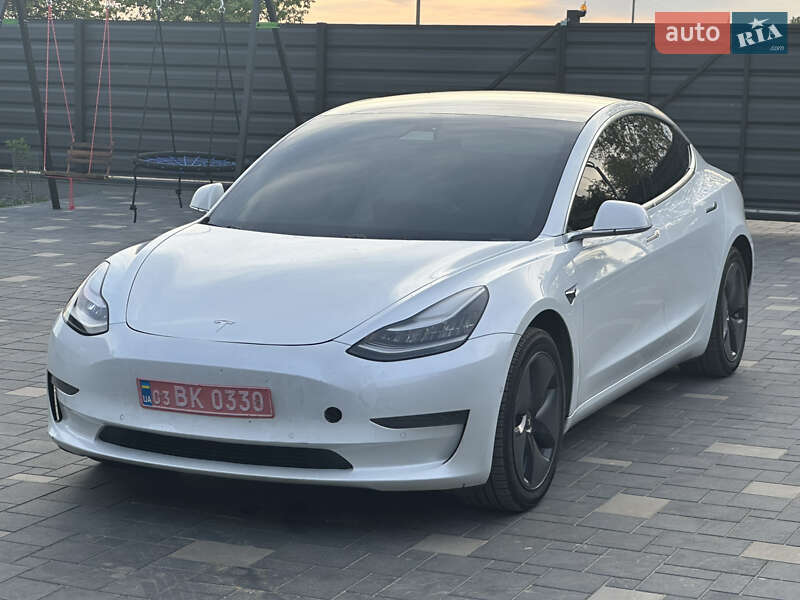 Седан Tesla Model 3 2020 в 