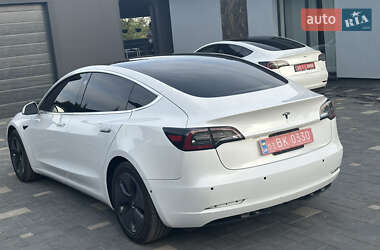 Седан Tesla Model 3 2020 в 