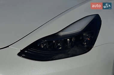 Седан Tesla Model 3 2021 в 