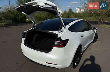Седан Tesla Model 3 2021 в 