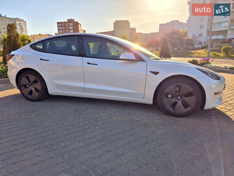 Седан Tesla Model 3 2021 в Одессе