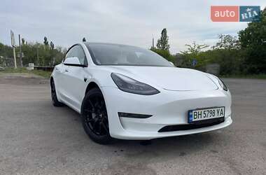 Седан Tesla Model 3 2021 в 