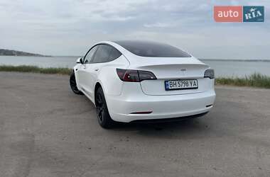 Седан Tesla Model 3 2021 в 