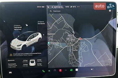 Седан Tesla Model 3 2021 в 