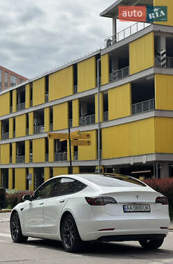 Седан Tesla Model 3 2021 в 