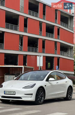 Седан Tesla Model 3 2021 в 