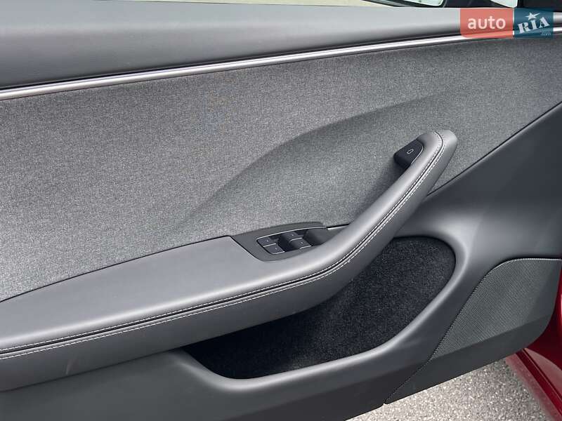 Внедорожник / Кроссовер Tesla Model 3 2024 в Киеве