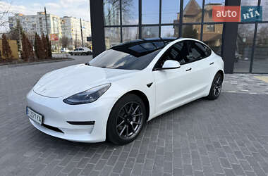 Седан Tesla Model 3 2021 в 