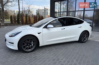 Седан Tesla Model 3 2021 в 