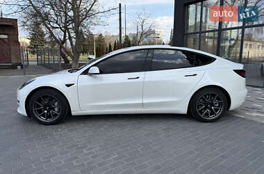 Седан Tesla Model 3 2021 в 