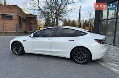 Седан Tesla Model 3 2021 в 