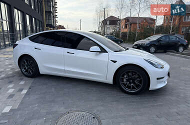 Седан Tesla Model 3 2021 в 
