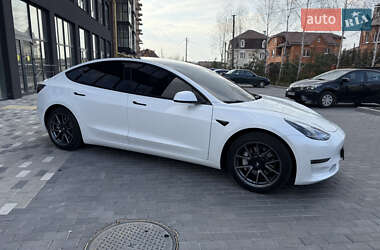 Седан Tesla Model 3 2021 в 