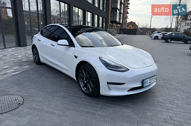 Седан Tesla Model 3 2021 в 