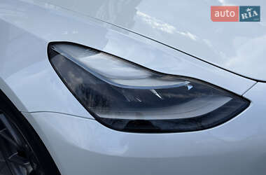 Седан Tesla Model 3 2021 в 