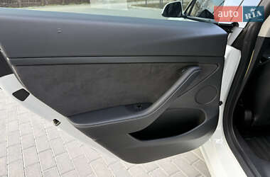 Седан Tesla Model 3 2021 в 