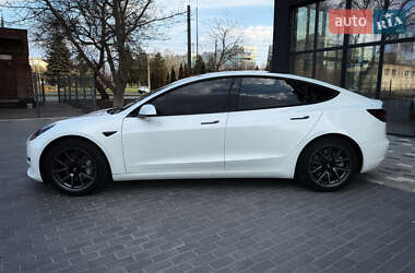 Седан Tesla Model 3 2021 в 