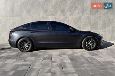 Седан Tesla Model 3 2024 в 