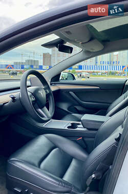 Седан Tesla Model 3 2021 в 