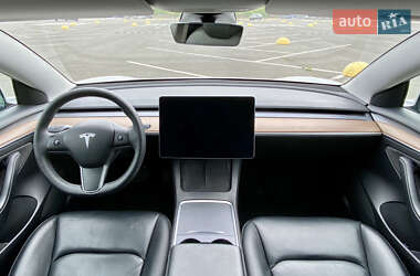 Седан Tesla Model 3 2021 в 