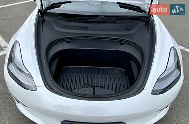 Седан Tesla Model 3 2021 в 
