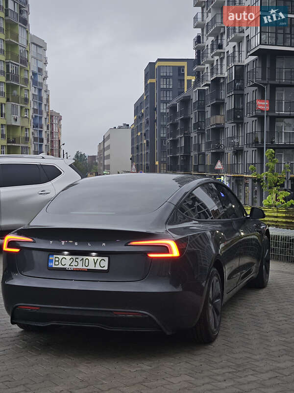 Седан Tesla Model 3 2024 в Львове