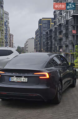 Седан Tesla Model 3 2024 в 