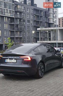 Седан Tesla Model 3 2024 в 