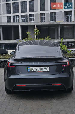 Седан Tesla Model 3 2024 в 