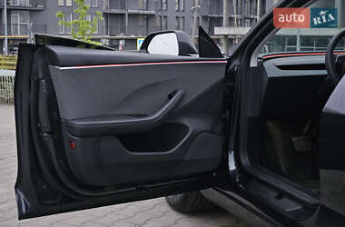 Седан Tesla Model 3 2024 в 