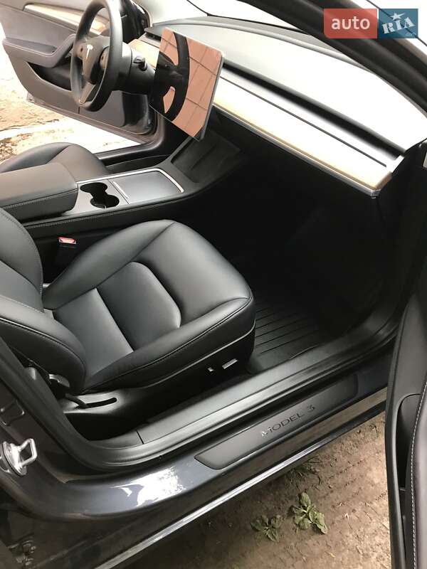 Седан Tesla Model 3 2023 в Рівному