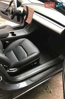 Седан Tesla Model 3 2023 в 