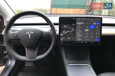 Седан Tesla Model 3 2023 в 