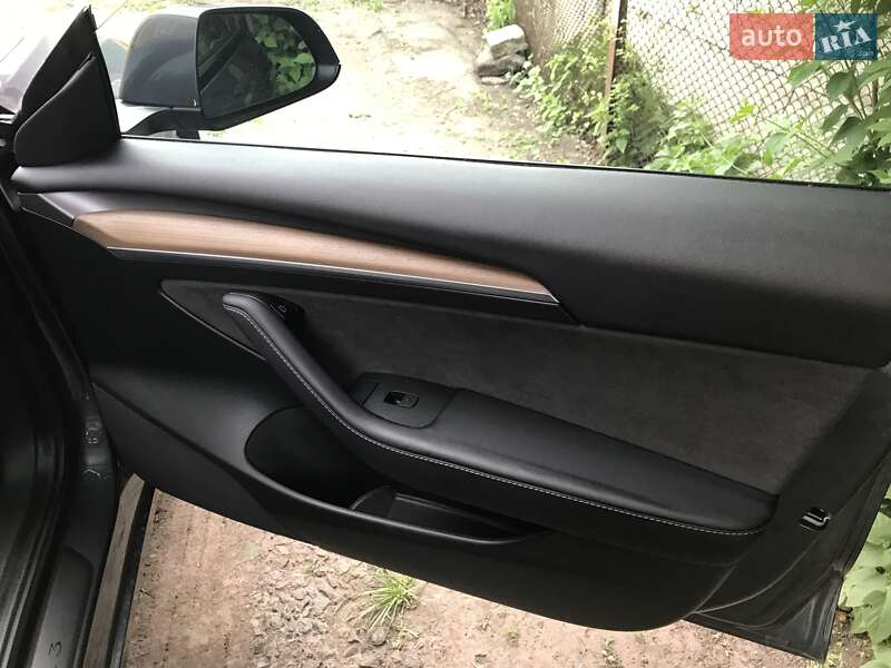 Седан Tesla Model 3 2023 в Рівному
