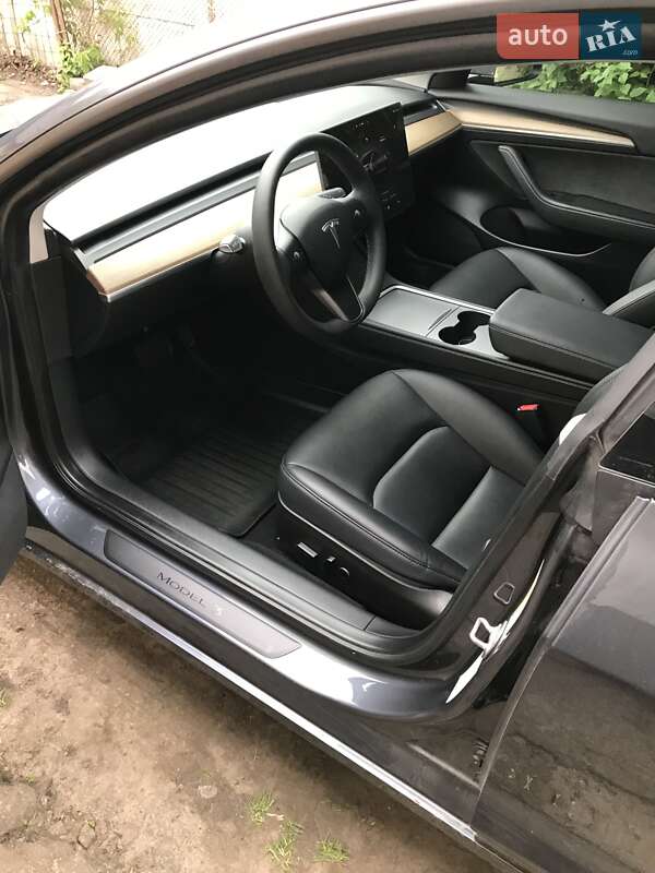 Седан Tesla Model 3 2023 в Рівному