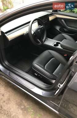 Седан Tesla Model 3 2023 в 