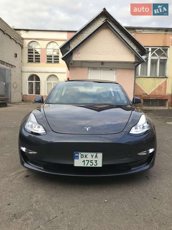 Седан Tesla Model 3 2023 в Рівному