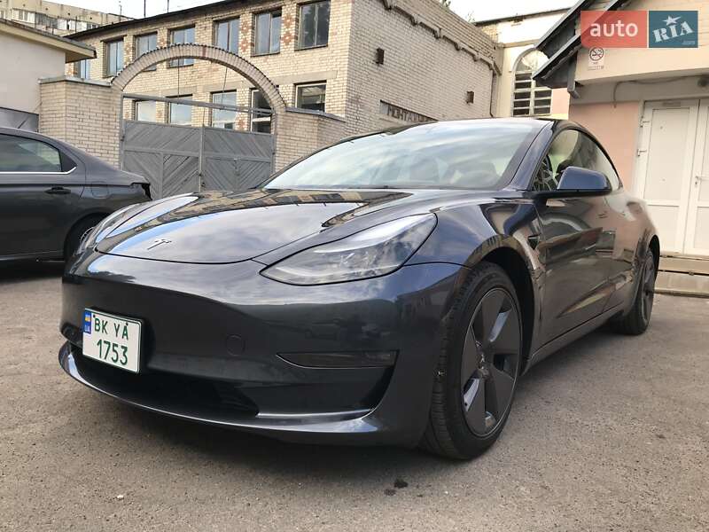 Седан Tesla Model 3 2023 в 