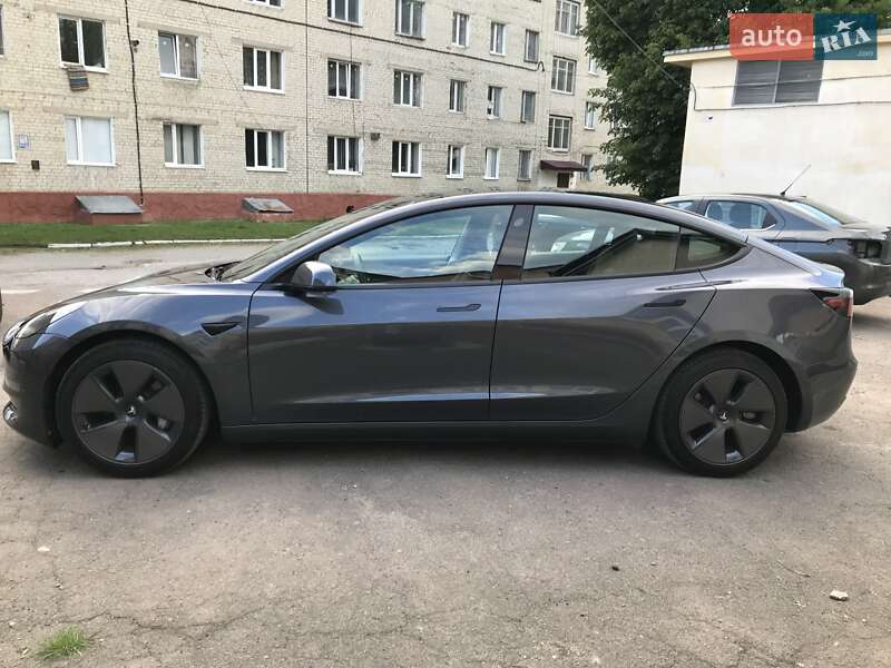 Седан Tesla Model 3 2023 в Рівному